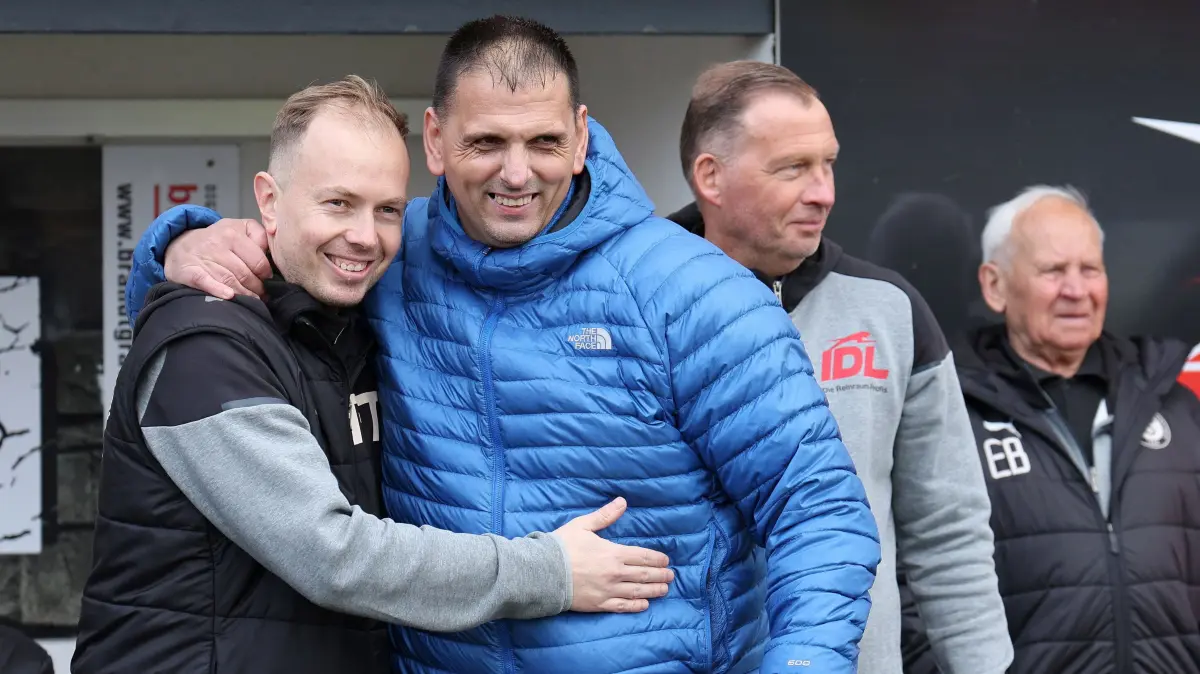 Fussball : Oranienburg, Fussball Brandenburgliga Punktspiel, TuS Sachsnhausen - Oranienburger FC, Trainer Co. Fabio Tettenborm, Enis Djerlek und Torsten Thiel
FOTO BENK 29.03.2026