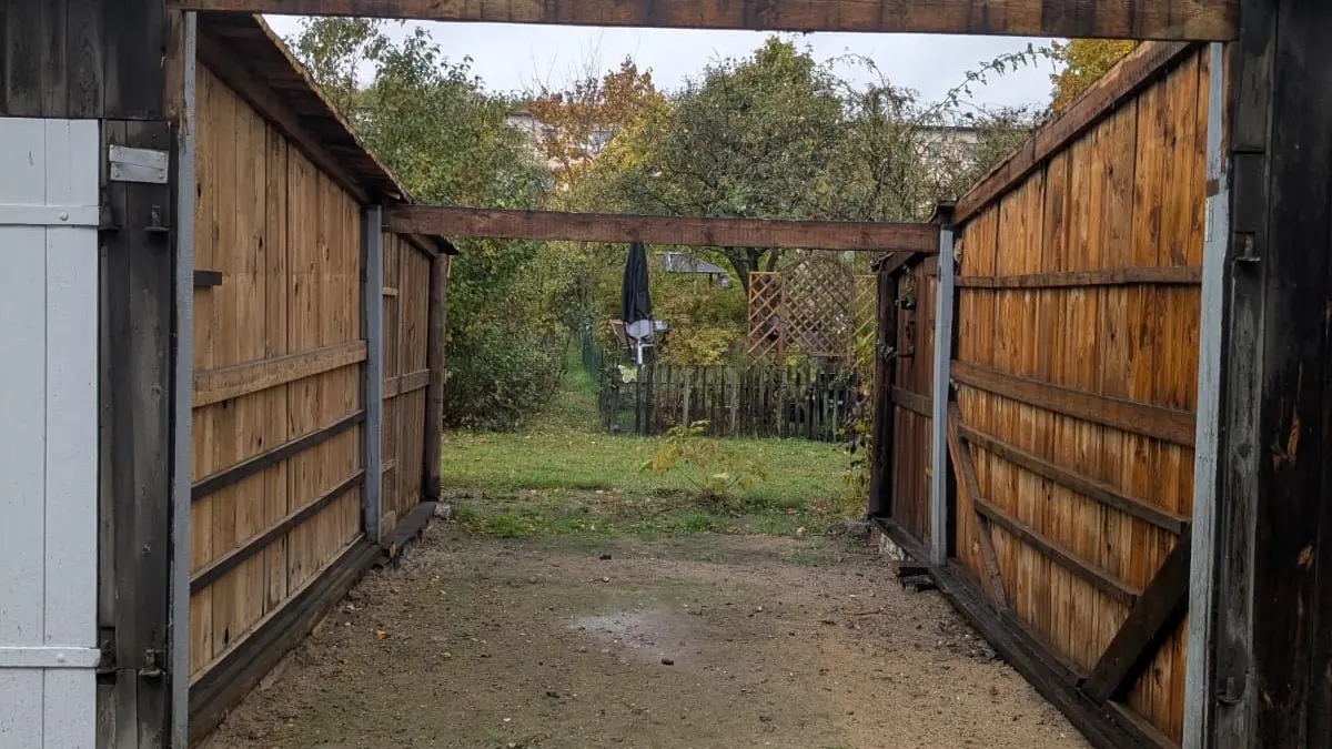 Abgerissene Pachtgarage der nun 91-jährigen Frau Schwarz, die ins Pflegeheim kam