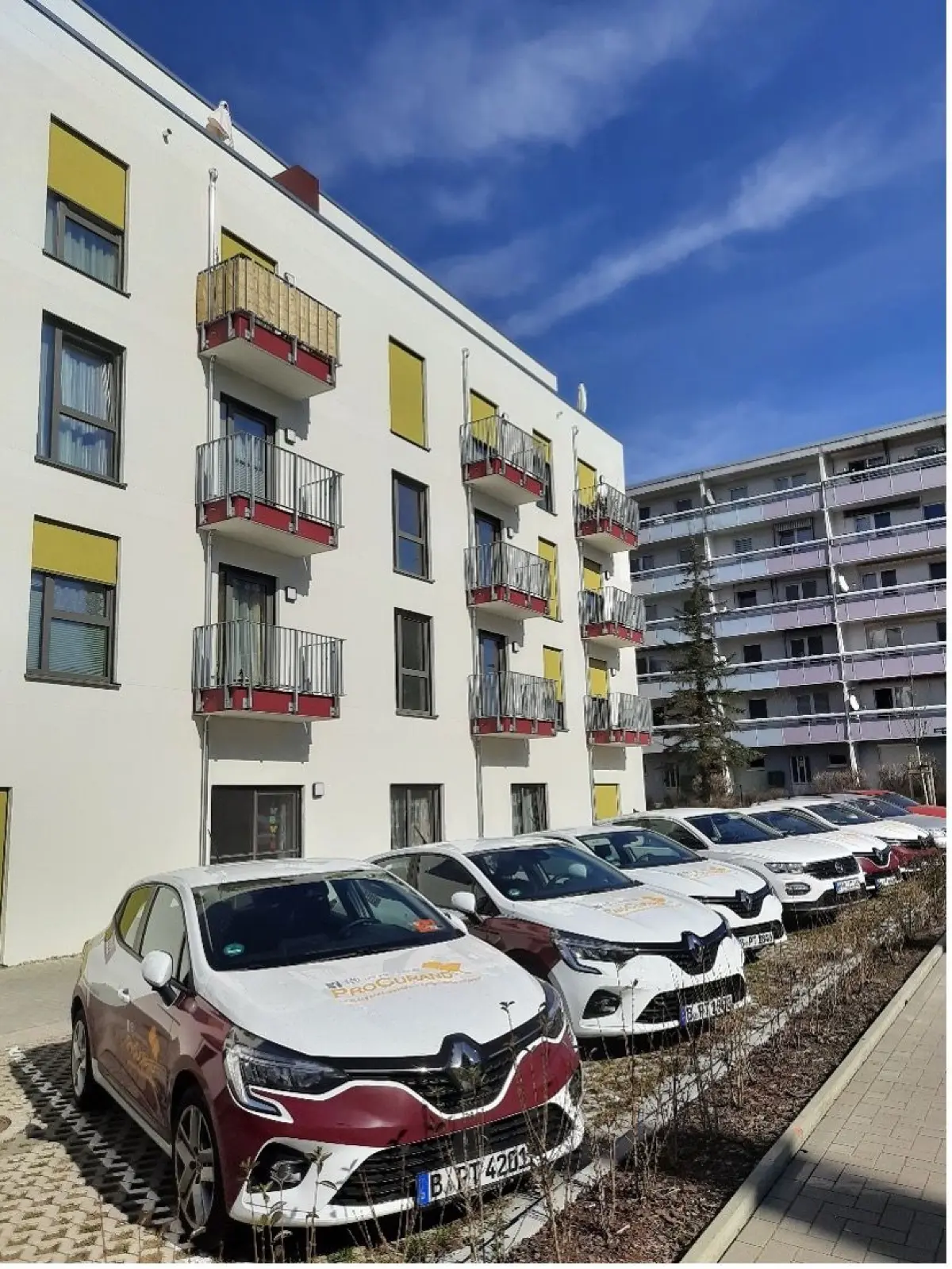 Die moderne Fahrzeugflotte der ambulanten Pflege ist stets startklar und im Einsatz.