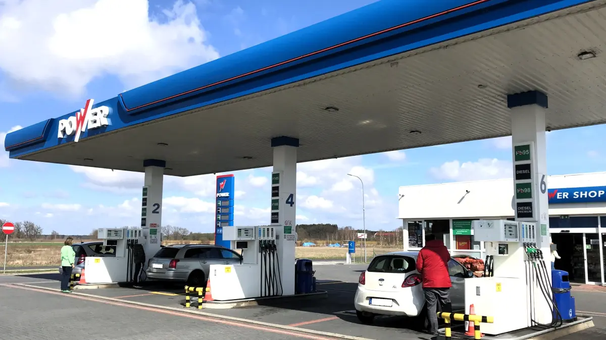 Zytowan. Power-Tankstelle in Zytowan bei Coschen. Nach den Maßnahmen der polnischen Regierung sind die Preise für Benzin E10 und Diesel deutlich gesunken. Aber: Wegen einer Havarie gibt es am 01.04.2026 zeitweise keinen Kraftstoff. 01.04.2026 Foto: Frank Groneberg