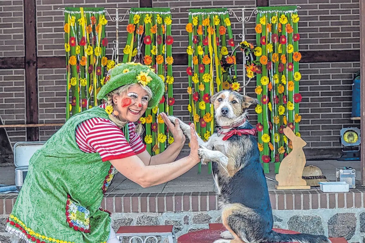 Pipeline begeistert mit tierischem Partner: Die Clownin ist wieder dabei, diesmal bringt sie kleine Piraten mit nach Angermünde.⇥Fotos (4): Melanie Stodtmeister