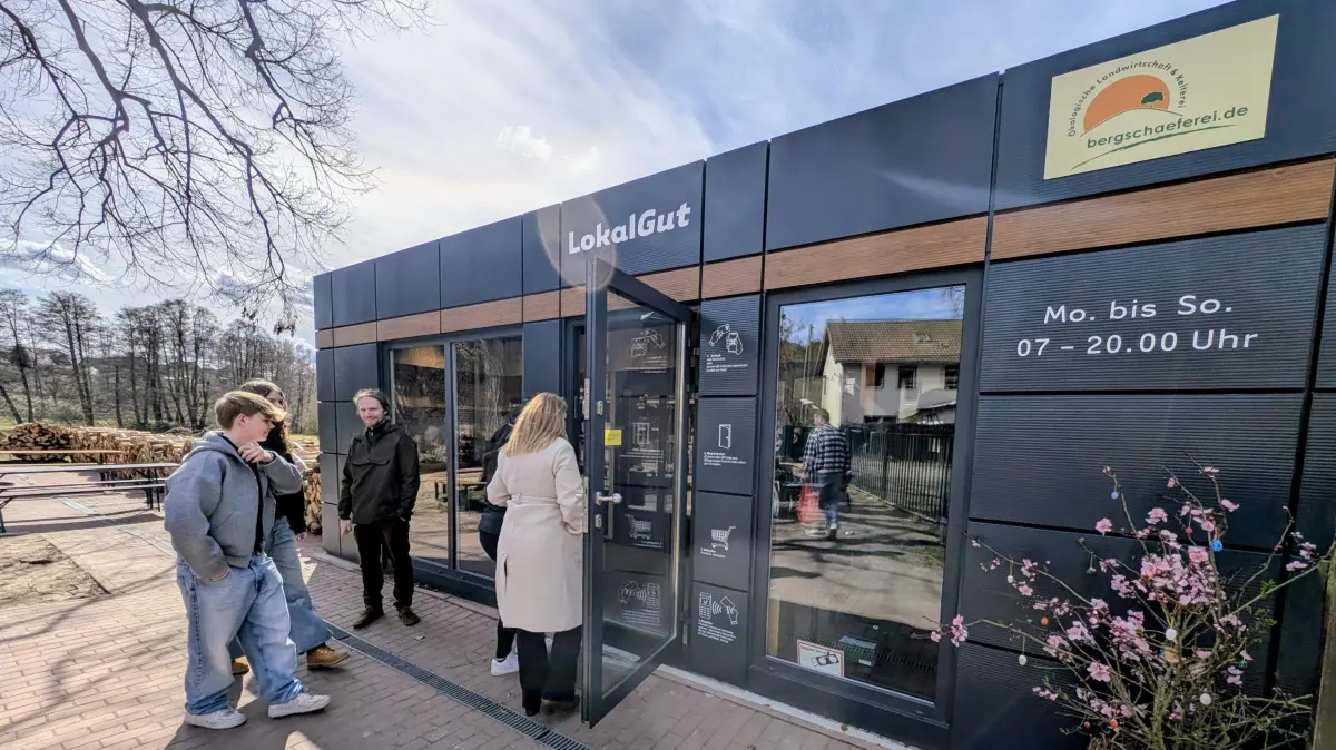 Sehr modern wirkt der Hofladen auf dem Roten Hof in Strausberg. Das Geschäft funktioniert ohne Personal und hat täglich geöffnet.