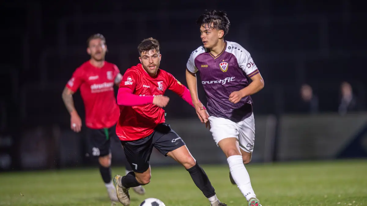 RLNO BFC Dynamo - Altglienicke 2025/26: Fussball, Herren, Saison 2025/2026, Regionalliga Nordost (27. Spieltag), BFC Dynamo - VSG Altglienicke, v.l. Nikos Zografakis (Altglienicke), Sven Ho (BFC Dynamo), 20.03. 2026, Foto: Sebastian Räppold / Matthias Koch