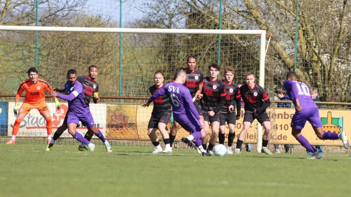 Umkämpftes Spiel: Zwischen dem SV Altlüdersdorf und dem BSC Süd 05 gab es Nicklichkeiten und Foulspiele während und Handgreiflichkeiten nach dem Abpfiff.
