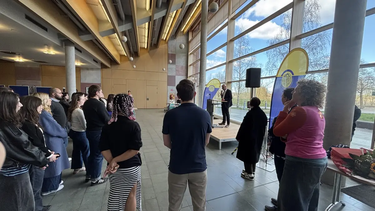 Zahlreiche Erstsemester kamen zum Get-together an die Viadrina Frankfurt (Oder). In der Einführungswoche lernen sie die Universität und die Kommilitonen kennen. Auch Oberbürgermeister Axel Strasser begrüßte die neuen Studierenden. Was sie von der Stadt erwarten.