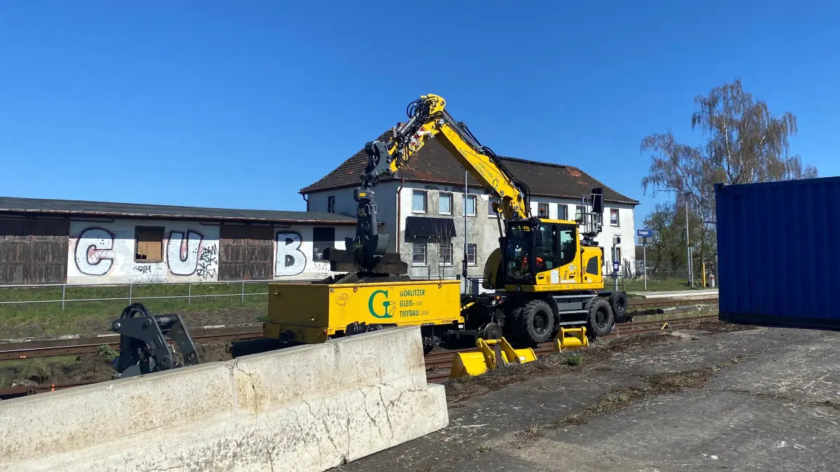 Bahnhalt in Gorgast: Weil unter anderem dort Bauarbeiten stattfinden, kann auf der Ostbahn-Strecke wochenlang kein Zug fahren.