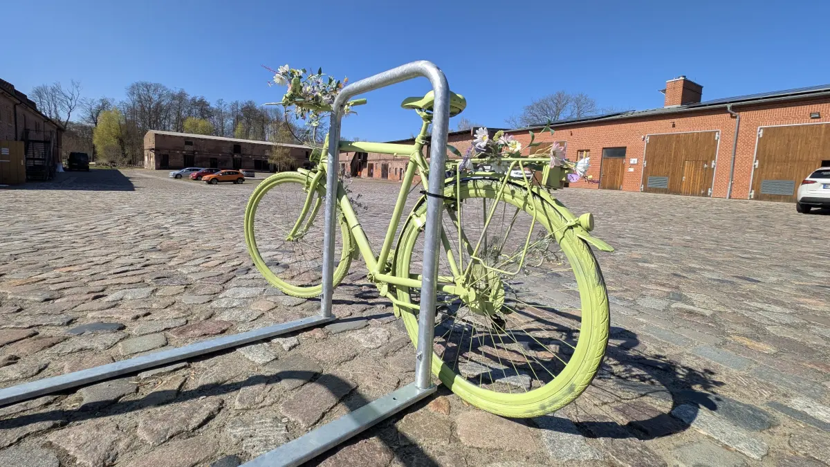 Die Frühjahrsaison auf dem Schlossgut Altlandsberg beginnt. Auch viele Radler werden wieder erwartet. Doch bald sollen Bauarbeiten auf dem Schlossgutareal beginnen.