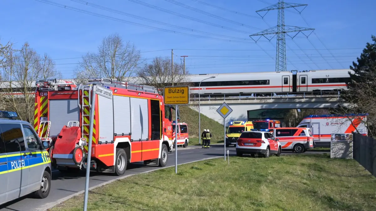 Oberleitung fällt auf ICE: Hunderte Reisende sitzen fest