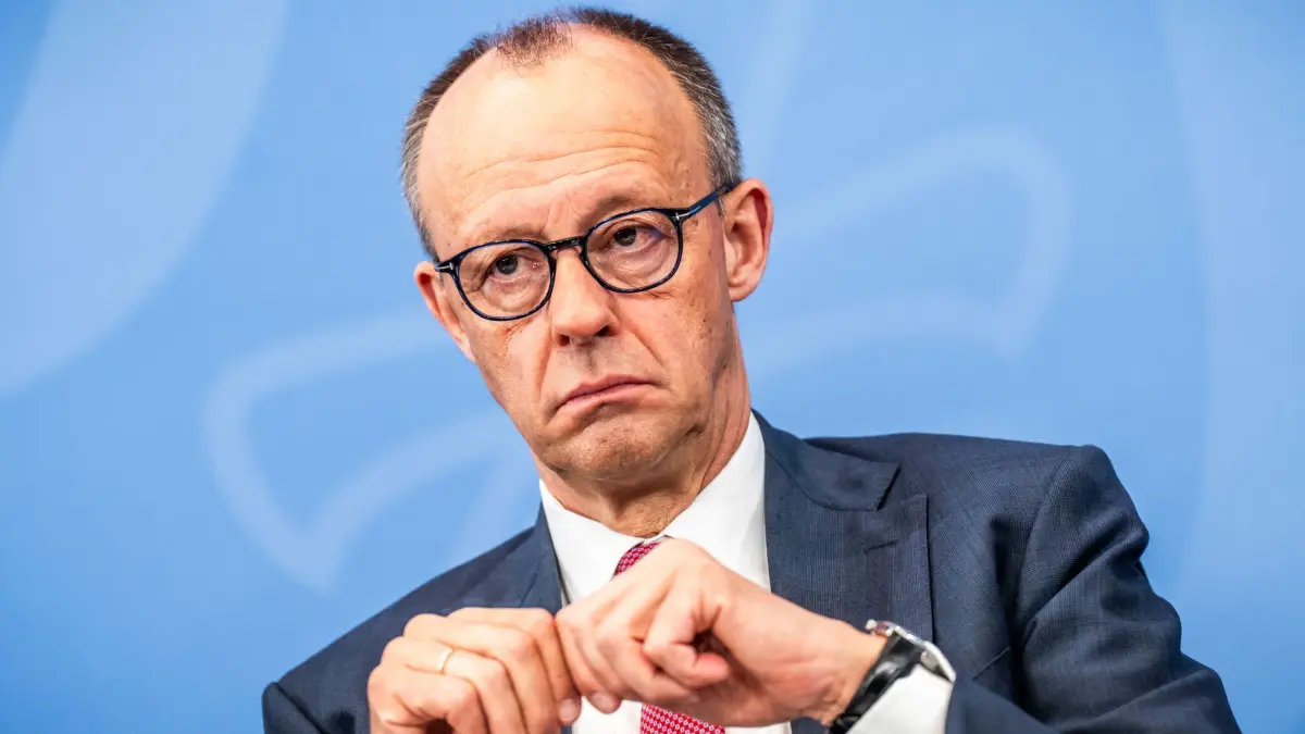 Koalitionsausschuss: 13.04.2026, Berlin: Bundeskanzler Friedrich Merz (CDU) nimmt an der Pressekonferenz nach dem Koalitonsausschuss teil. Foto: Michael Kappeler/dpa +++ dpa-Bildfunk +++