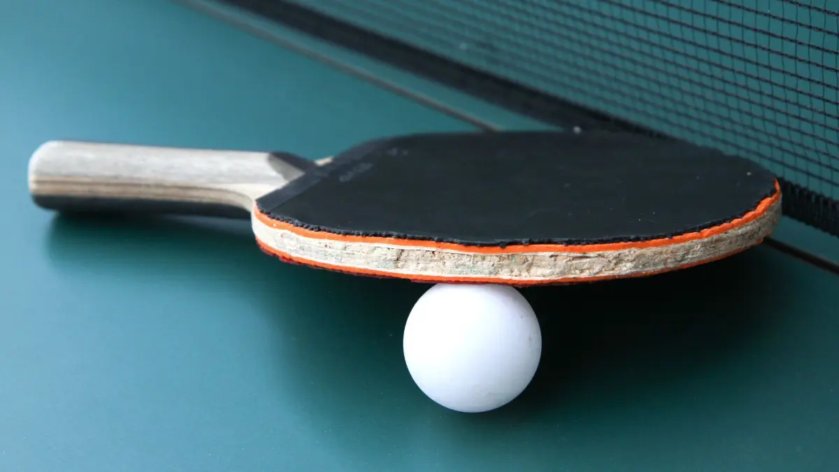 Themenbild - kein Tischtennissport wegen Corona
15.11.2020
Waldkirch
Bild: Tischtennisschlaeger mit Tischtennisball auf einer Tischtennisplatte, Tischtennis, Symbolbild, Featurebild, Themenbild