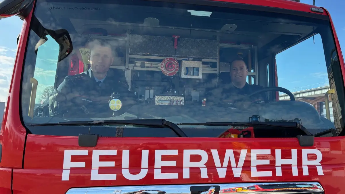 David Schulz (l.),Amtswehrführer von Neuzelle, und sein Stellvertreter Marcel Wittgen
