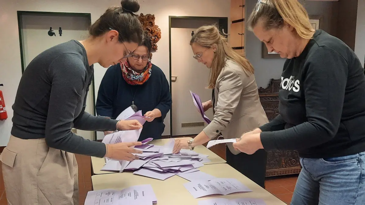 Stimmauszählung Bürgermeister-Stichwahl Strausberg im Wahllokal Stadtmuseum