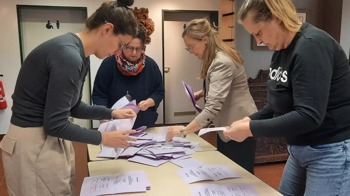 Stimmauszählung Bürgermeister-Stichwahl Strausberg im Wahllokal Stadtmuseum