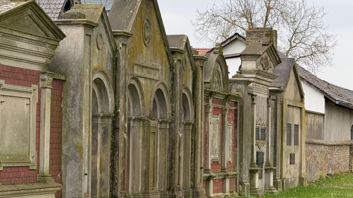 Wandgräber auf dem Friedhof I in Zehdenick