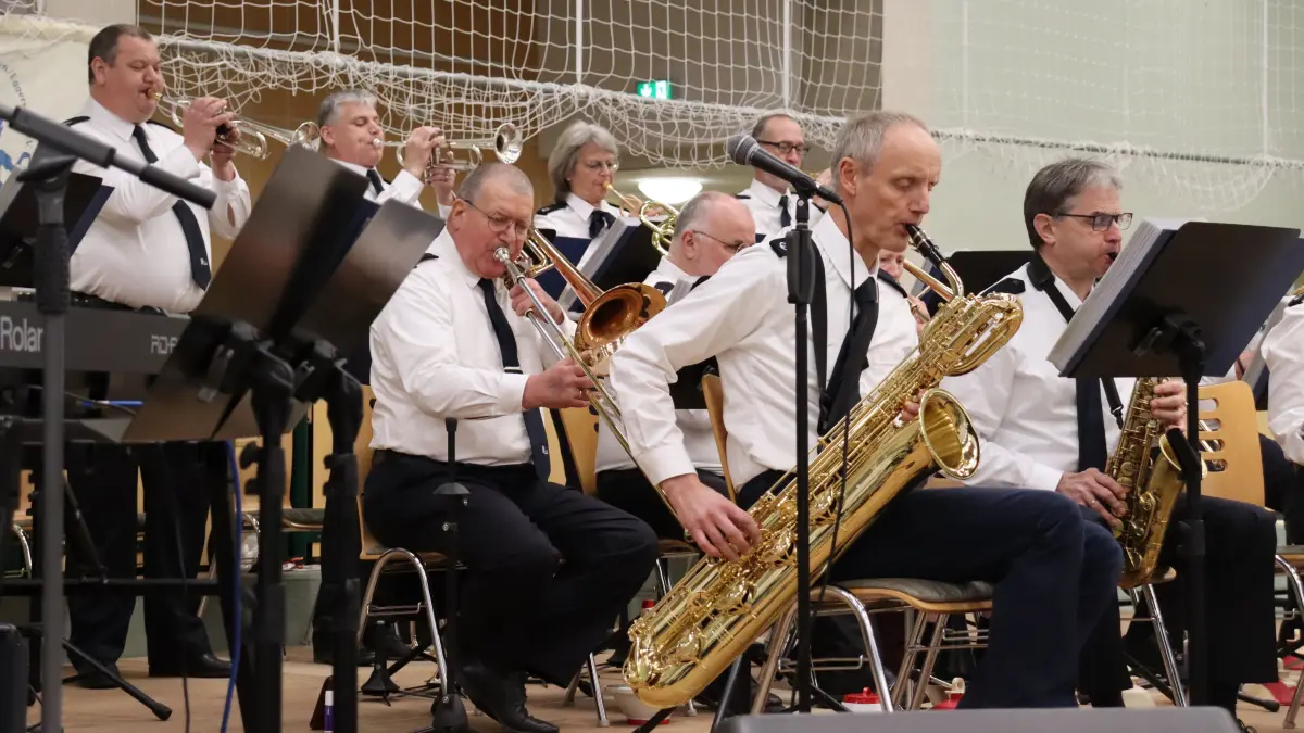 Benefiz: Benefizkonzert der Zoll-Bigband Berlin in der Giebelseehalle für den Kinderhilfeverein Petershagen-Eggersdorf