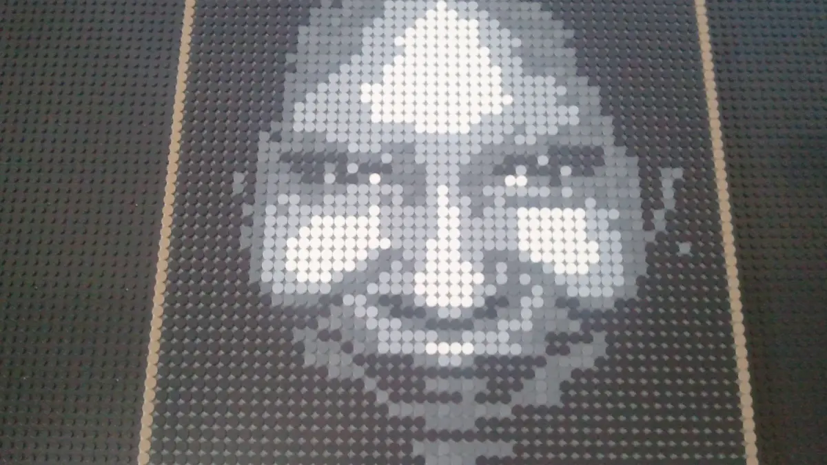 Die geheimnisvolle Bardame vom Raumschiff Enterprise, Guinan, gespielt von Whoopie Goldberg, ist am Samstag in einer Ausstellung in Eberswalde zu sehen.