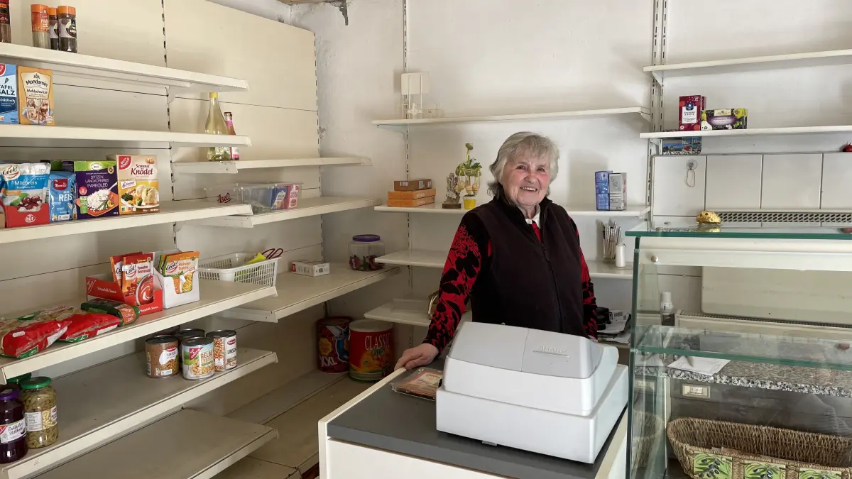 Hannelore Kaul fing 1991 mit einer Kiste Bananen an und eröffnete später ihren Einzelhandelsladen in Alt Madlitz. Jetzt stehen die Regale fast leer. Warum sich die Dame für Schritt der Schließung entschloss.