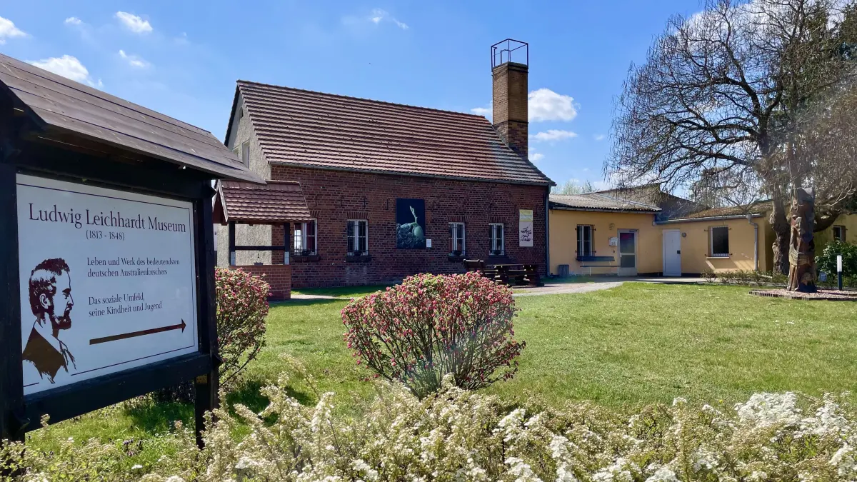 Einmal im Monat wird das Ludwig-Leichhardt-Museum in Trebatsch zum Dorfkino. Gezeigt werden Kultfilme aus Ost und West, aber auch neuere, anspruchsvolle Streifen in Richtung Arthouse.