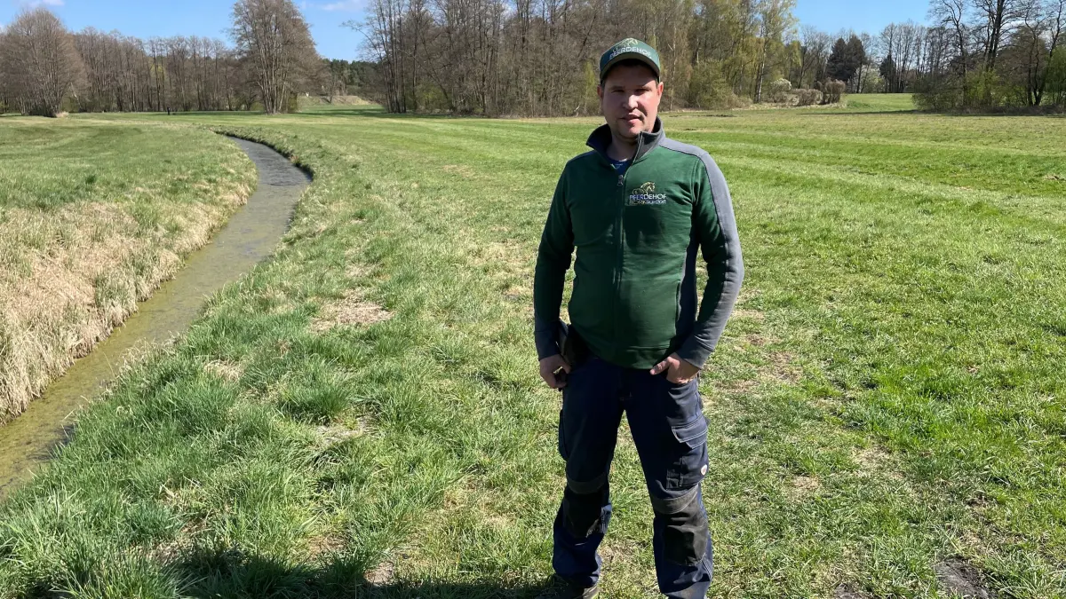 Trampelpfade in Wandlitz: wie Bauern unter undisziplinierten Spaziergängern leiden. Felder werden plattgetreten, EU Subventionen nach Satellitenüberwachung gekürzt. Bauern schlagen Alarm. Interviewpartner: Sven Bork, Pferdehof Basdorf