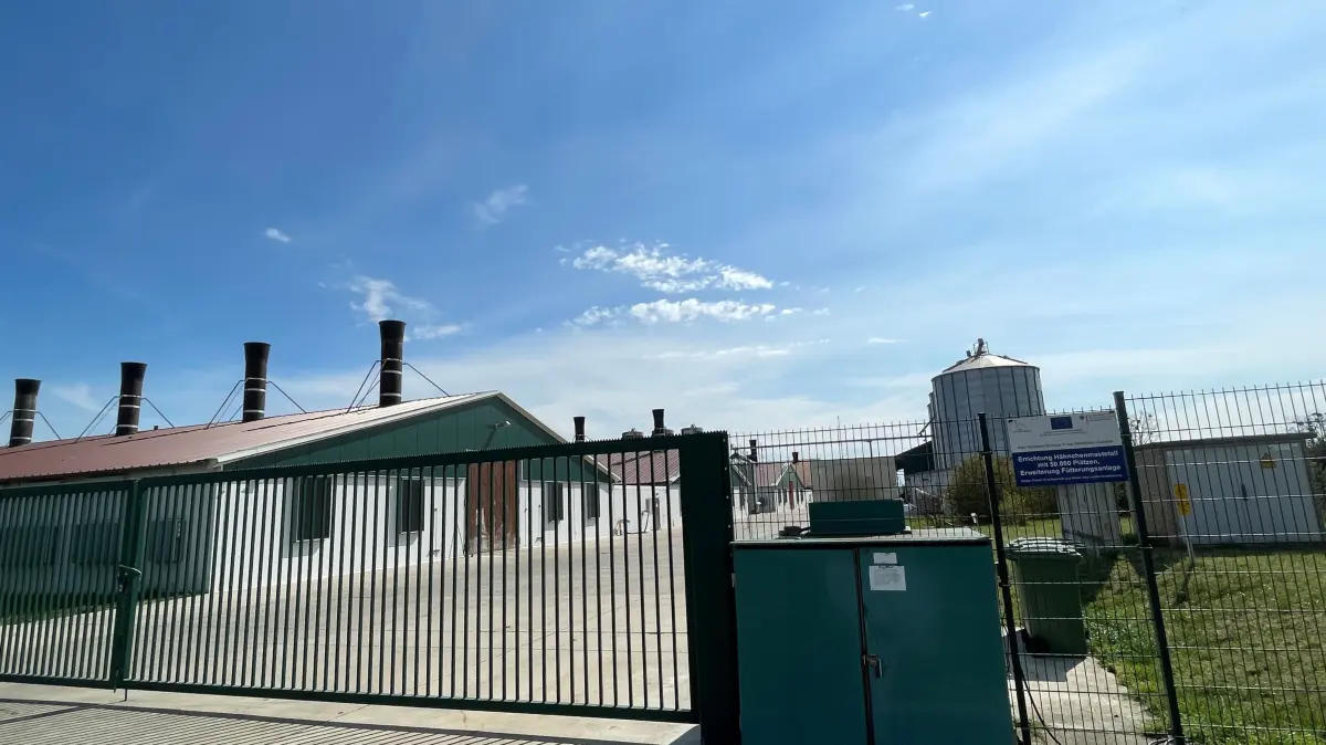 Moderne Stallanlagen: Platz für rund 200 000 Tiere ist in der Hähnchenmastanlage bei Altreetz, die vor zehn Jahren errichtet worden war.