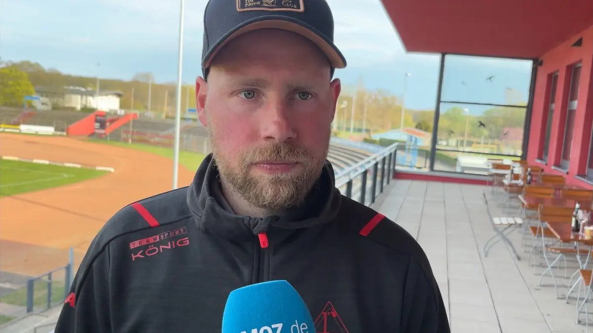 Sebastian Lawrenz gelang mit dem 1. FC Frankfurt gegen den BSC Süd der elfte Sieg in Folge in der Fußball-Brandenburgliga. Dennoch zeigte sich der Mannschaftskapitän am MOZ-Mikrofon nicht zufrieden.