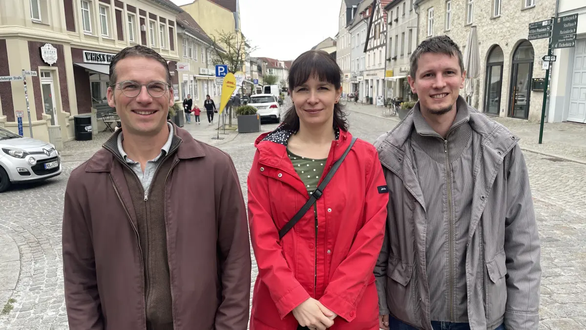Robert Krause, Sandra Neumann und Tobias Klöpfel engagieren sich im Kitaelternbeirat des Landkreises Märkisch Oderland.