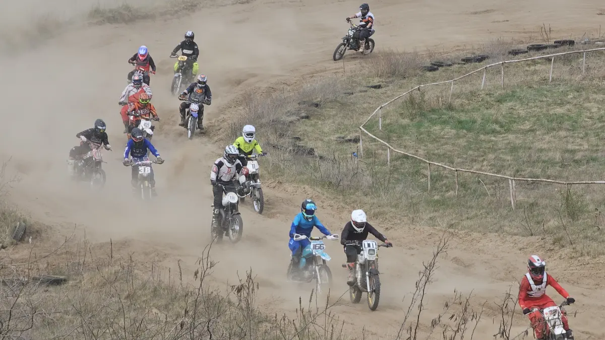 Dröhnende Motoren: Bei den SimsonCross-Meisterschaften wurde am Samstag in den Klassen von 50 bis über 80 ccm um Plätze und Pokale gekämpft.