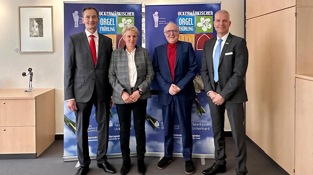 Stehen als Kulturmäzene hinter dem Uckermärkischen Orgelfrühling: Thorsten Weßels, Vorstand der Sparkasse Uckermark, Landrätin Karina Dörk als Schirmherrin, Jürgen Bischof, Geschäftsführer der Kulturagentur Uckermark, sowie Steffen Glatz vom Sparkassenvorstand (v.l.)