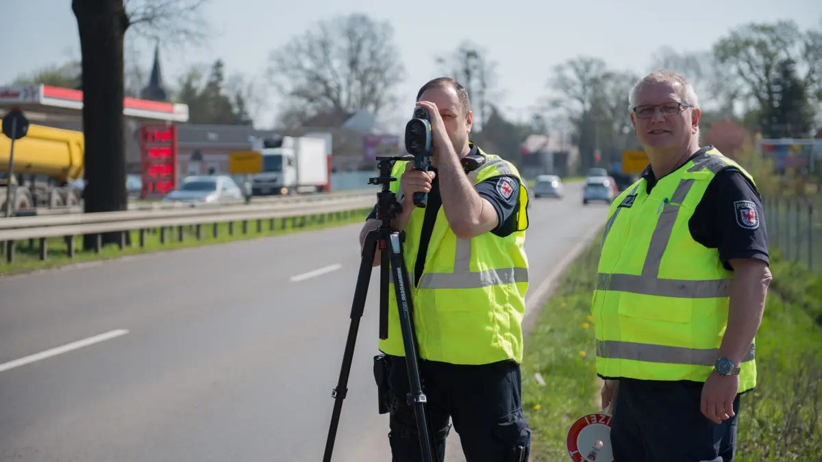 Mit einer groß angelegten Kontrollaktion hat die Polizei jagt auf Raser gemacht. Der Rekord lag bei 102 km/h, mehr als doppelt so schnell wie erlaubt. (Symbolbild)