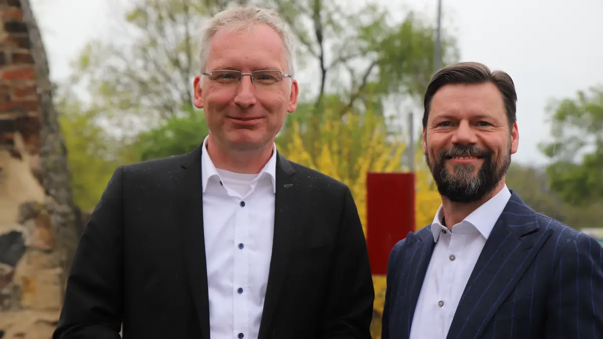 Mathias Papendieck (l.) und Matthias Rudolph treten am Sonntag (26. April) zur zweiten Runde bei der Bürgermeisterwahl in Fürstenwalde an.