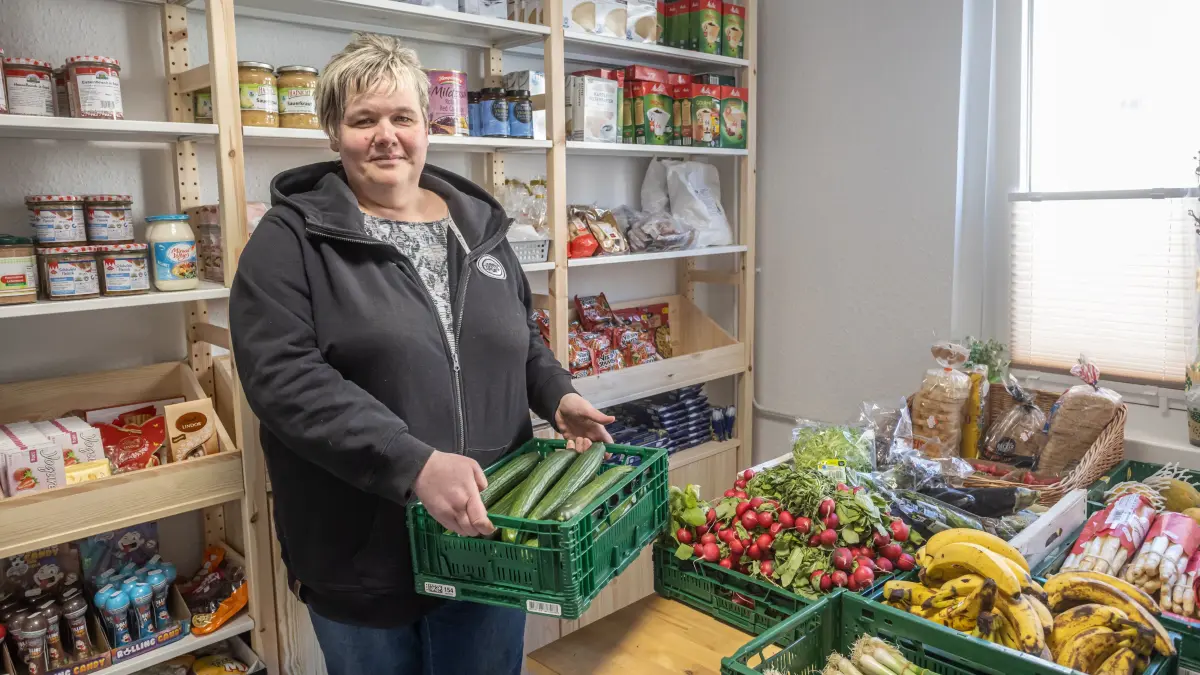 Stefanie Gräber ist schon seit 9 Jahren im Carisatt-Laden, die letzten Jahre davon ehrenamtlich.