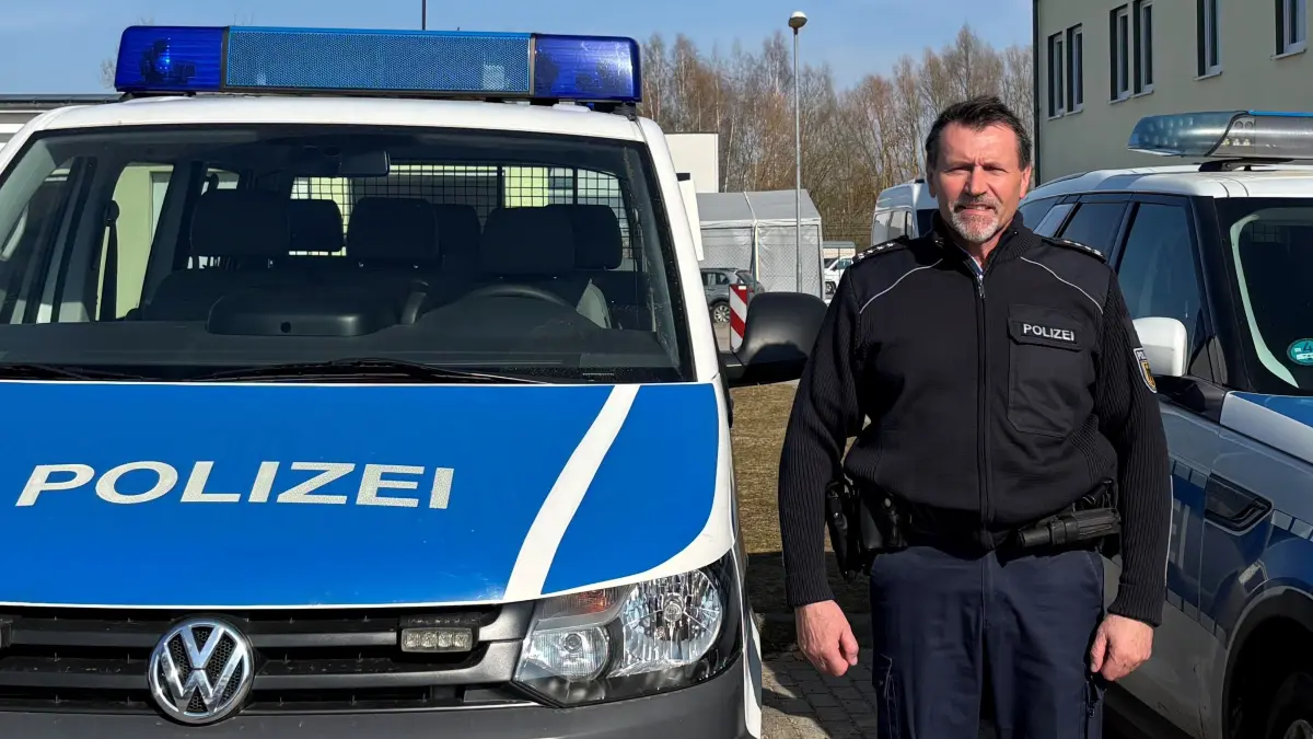 Berufsberatung aus erster Hand bietet Polizeihauptkommissar Frank-Peter Dochow-Lehmann. Er ist Einstellungs- und Karriereberater in der Bundespolizeiinspektion Angermünde und persönlicher Ansprechpartner und Coach für Interessenten, die eine Ausbildung bei der Bundespolizei anstreben.