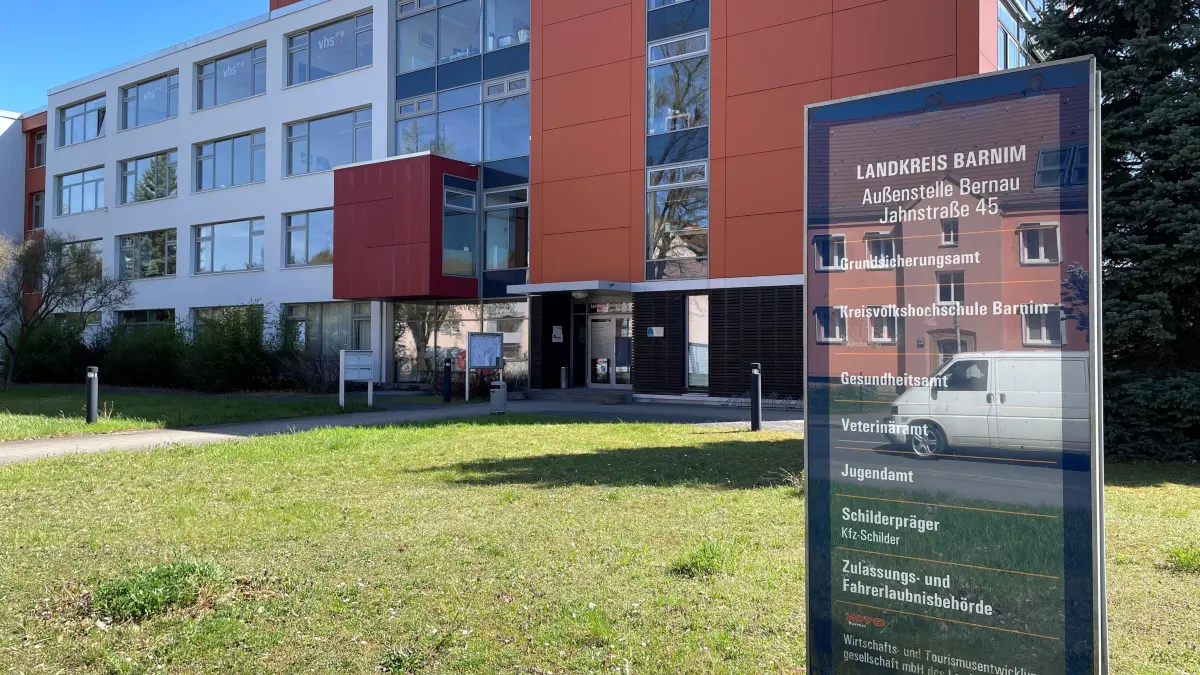 Landkreis Barnim Außenstelle Bernau Jahnstraße 45, auch: KfZ-Zulassungsstelle Bernau