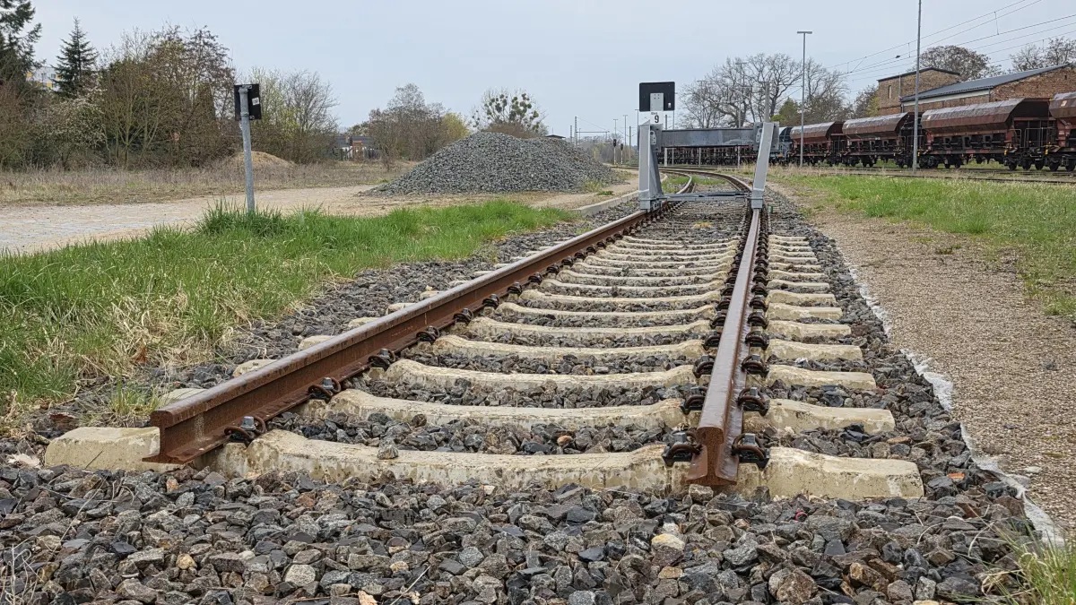Abstellgleis in Schwedt (am 12.4.2026): Die Stadt wird immer mehr von den Hauptverkehrsadern abgehängt.