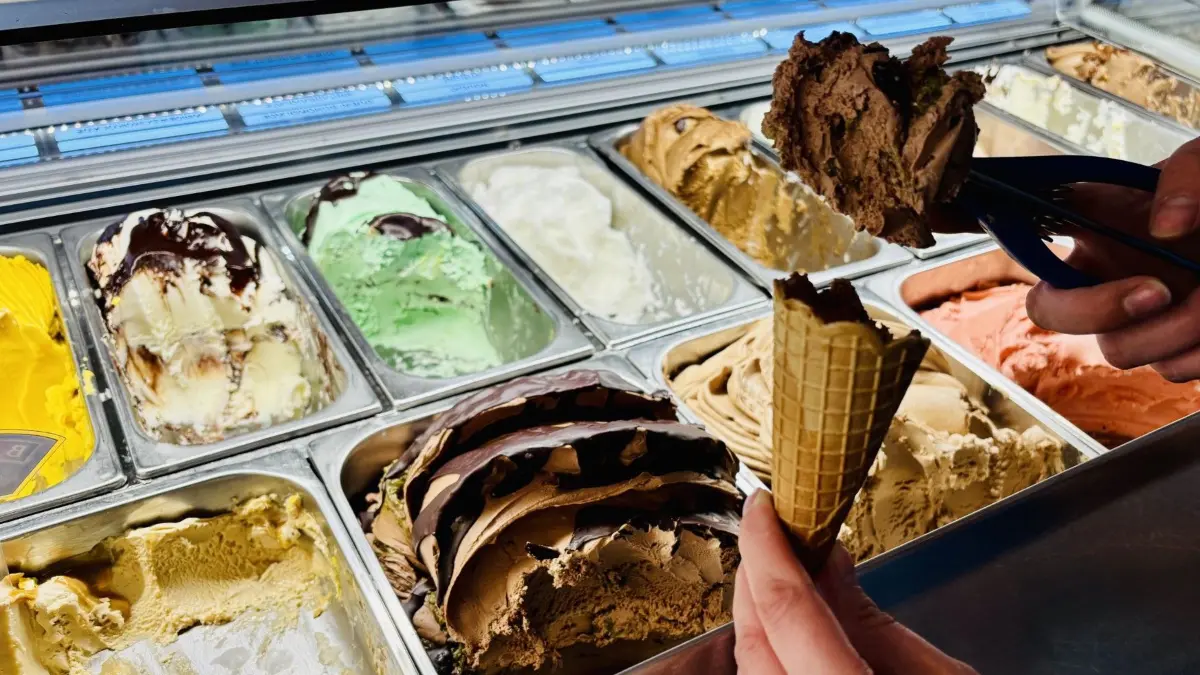 Das „Altstadtcafé Domichowski“ in Storkow: Blick in die Eistheke