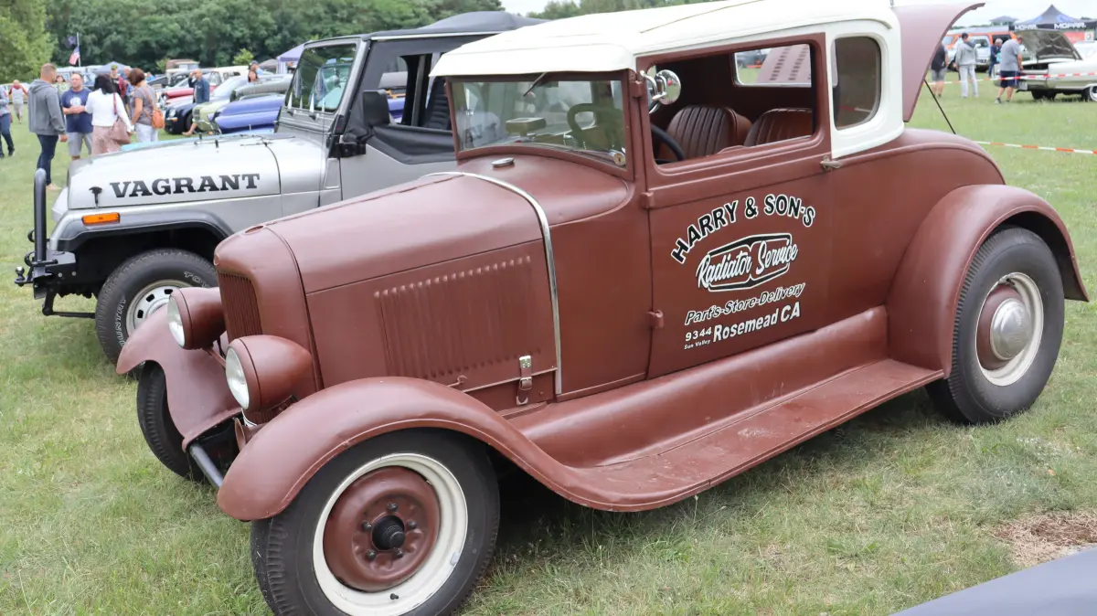Auf dem Flugplatz Eggersdorf gibt es wieder imposante US-Cars und andere Oldtimer zu bestaunen. (Archivbild)
