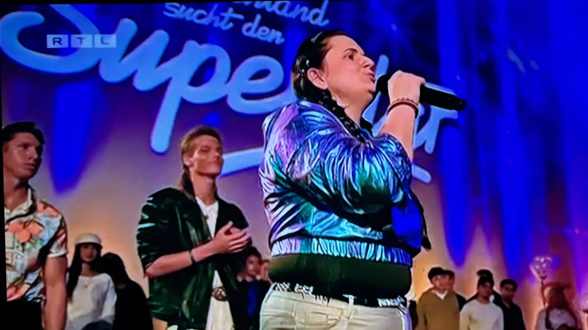 Recall von „Deutschland sucht den Superstar“ im Europa-Park in Rust: Jennifer Skutnik aus Fürstenwalde musste in der Gruppe vor der Jury performen. Ausgestrahlt wurde die TV-Sendung am Dienstagabend (21. April).