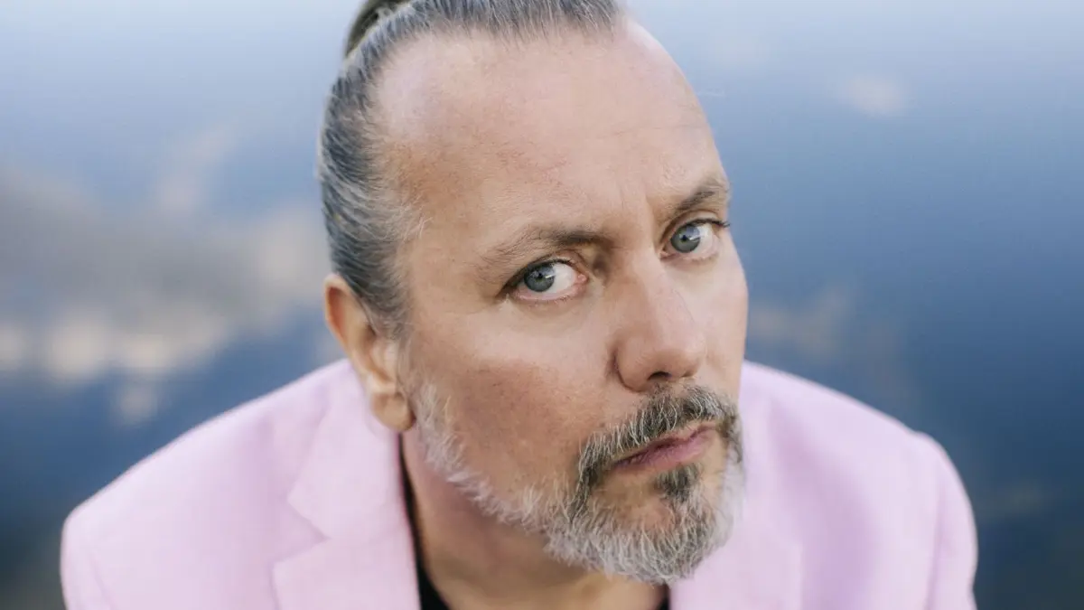 Ist unter die Autoren gegangen: Andreas O. Loff, Podcaster, Produzent, Berater, hat mit "Das geht nicht mehr weg" sein erstes Buch über KI geschrieben. Im Gespräch erklärt er, wie es dazu kam.