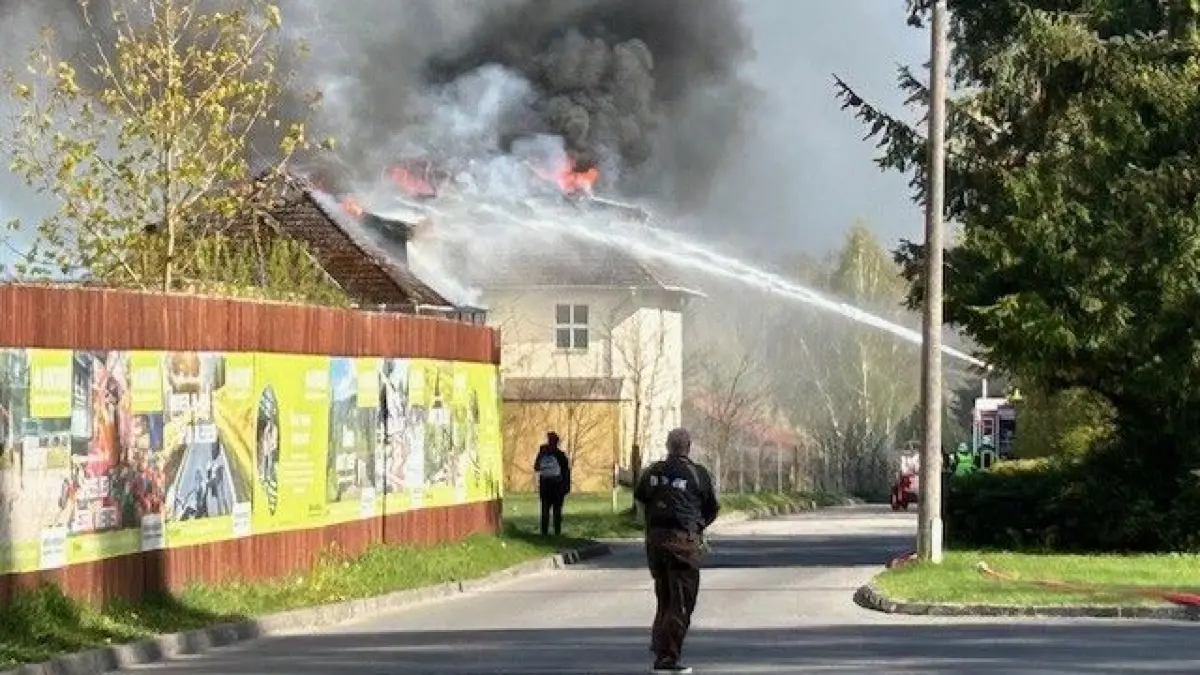 Beim Ahorn Hotel in Templin brennt es. Was ist passiert?