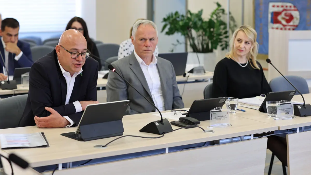 Axel Strasser, Oberbürgermeister von Frankfurt (Oder), bei der Sitzung im Stadtrat im polnischen Slubice.