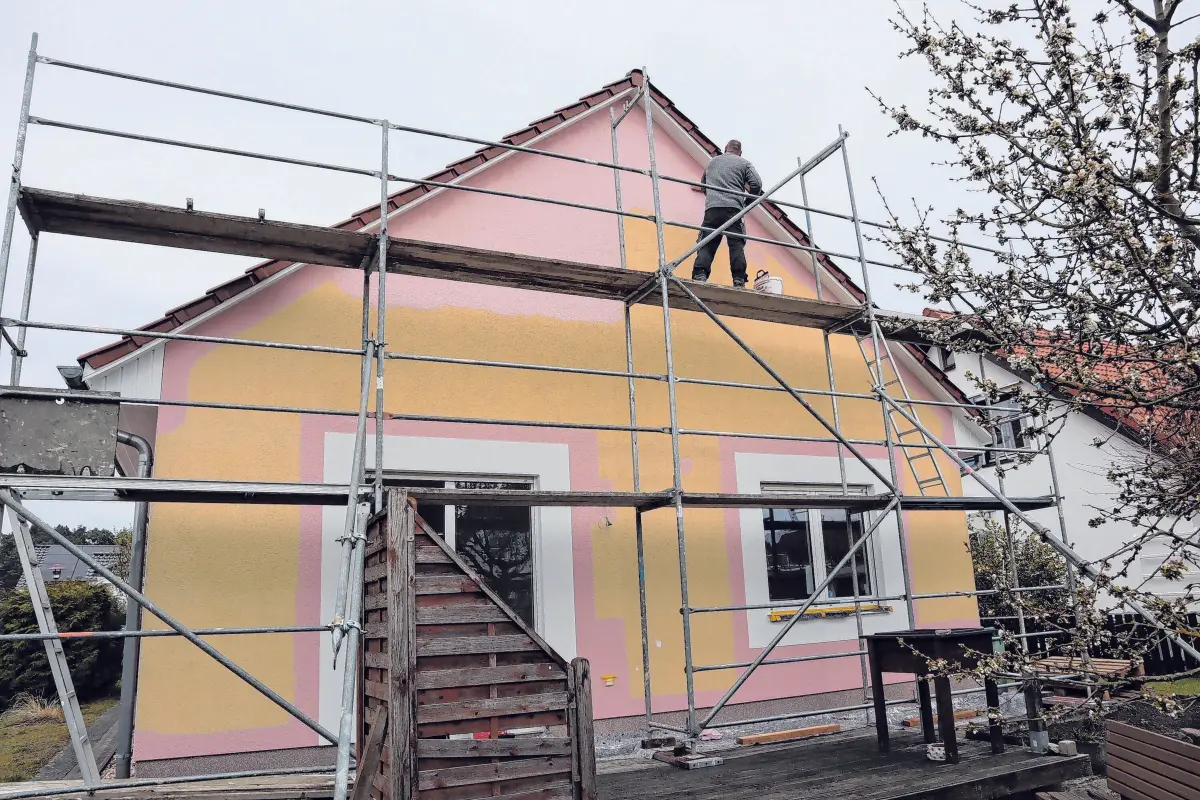 Die neue Fassade eines Hauses in Müllrose war in wenigen Wochen fertig.
