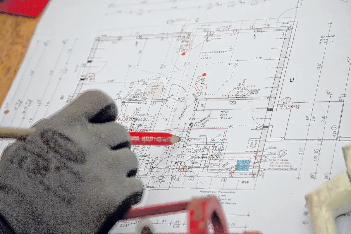 Wer sein Haus kompakt plant, kann die vorhandenen Quadratmeter optimal nutzen und später oft auch noch Heizenergie sparen. ⇥Foto: Kai Remmers/dpa-mag