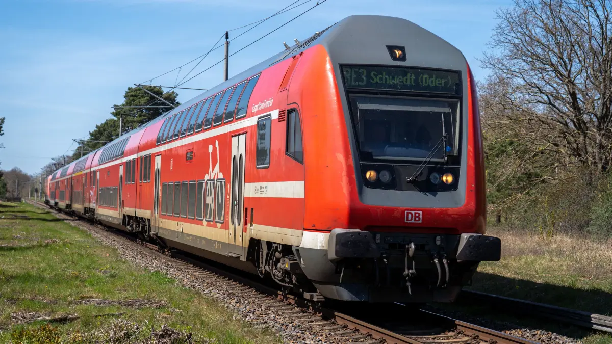 Bahn: Schwedt, 23.04.2026: Der RE3 ist die einzige Direktzugverbindung von Berlin nach Schwedt. Zum Fahrplanwechsel soll sie gestrichen werden