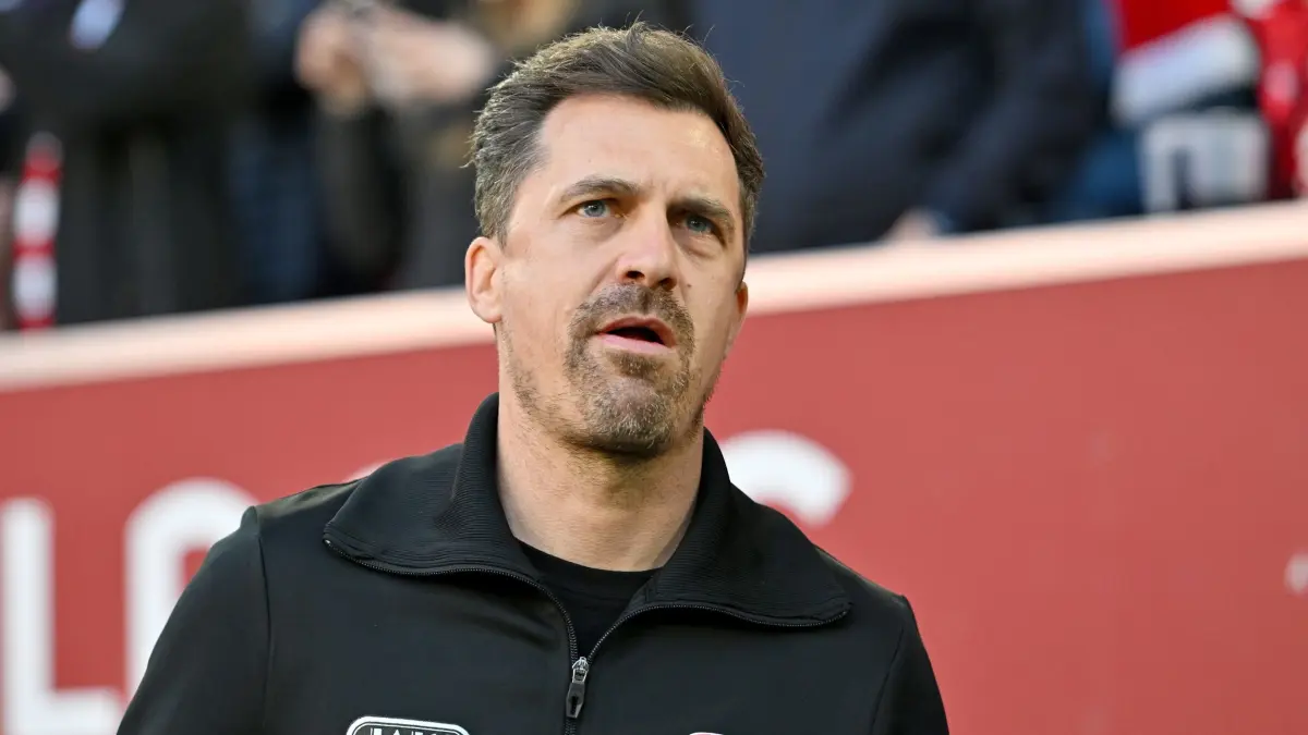 Fortuna Düsseldorf - Dynamo Dresden: 24.04.2026, Nordrhein-Westfalen, Düsseldorf: Fußball, Männer: 2. Bundesliga, Fortuna Düsseldorf - Dynamo Dresden, 31. Spieltag, Merkur Spiel-Arena. Trainer Thomas Stamm (Dynamo Dresden) vor dem Spiel. Foto: Anke Waelischmiller/dpa - WICHTIGER HINWEIS: Gemäß den Vorgaben der DFL Deutsche Fußball Liga bzw. des DFB Deutscher Fußball-Bund ist es untersagt, in dem Stadion und/oder vom Spiel angefertigte Fotoaufnahmen in Form von Sequenzbildern und/oder videoähnlichen Fotostrecken zu verwerten bzw. verwerten zu lassen. +++ dpa-Bildfunk +++