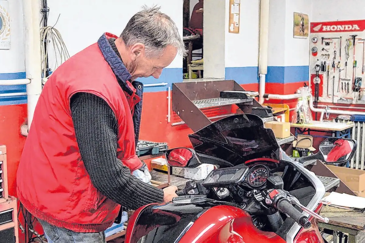 Konzentriert bei der Arbeit⇥Foto: privat