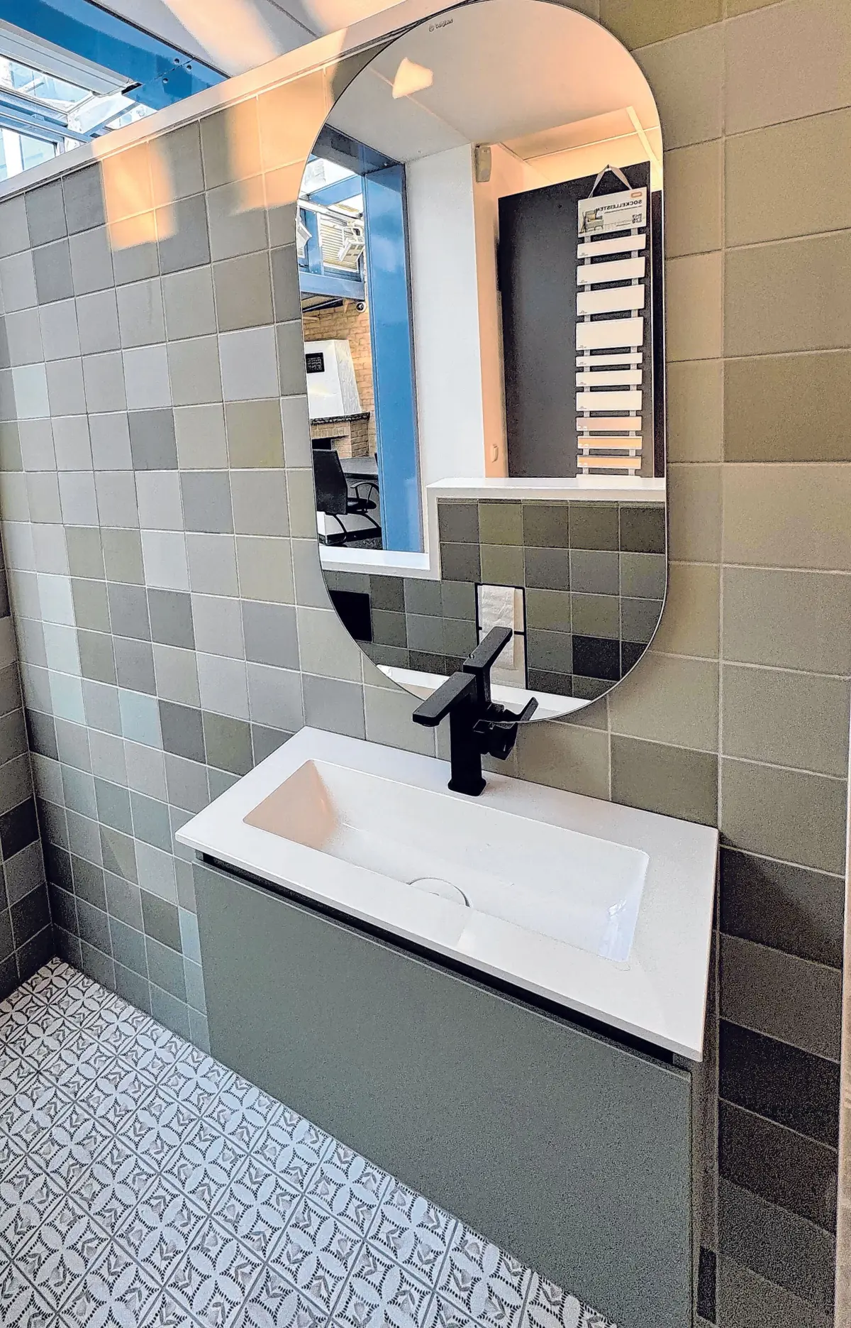 Von klassisch bis individuell: Die Musterausstellung zeigt vielfältige Gestaltungsmöglichkeiten und hilft Bauherren, ihr persönliches Badkonzept zu entwickeln.