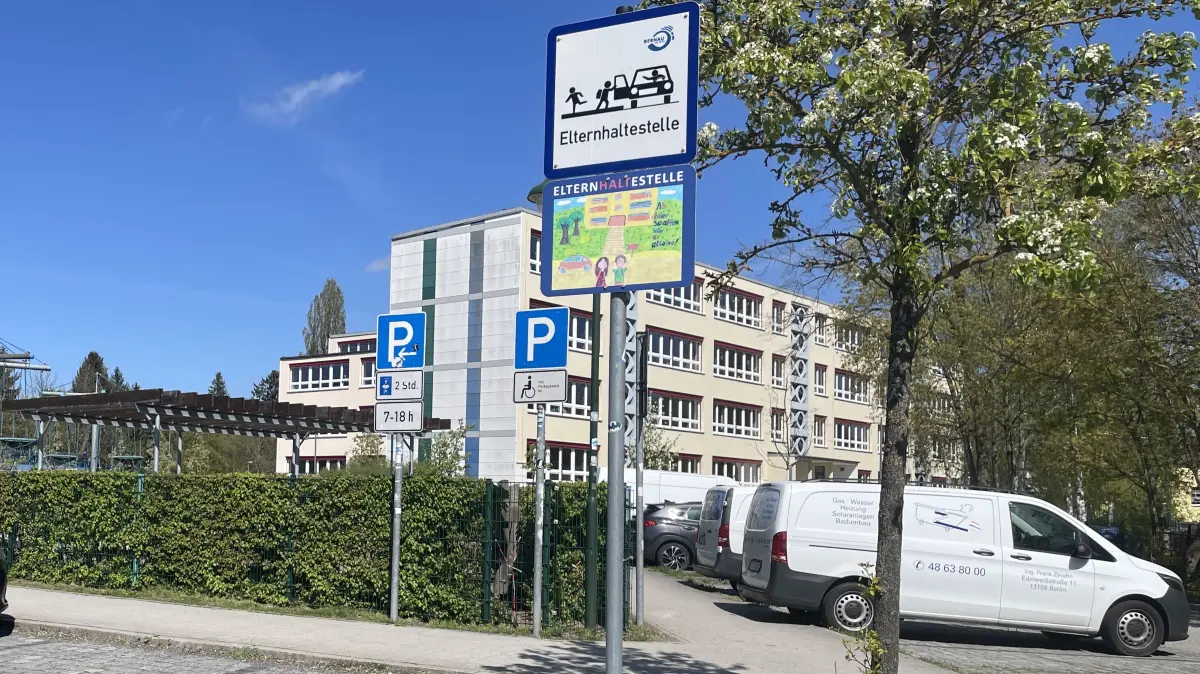 Georg-Rollenhagen-Grundschule, Straße "An der Plansche"