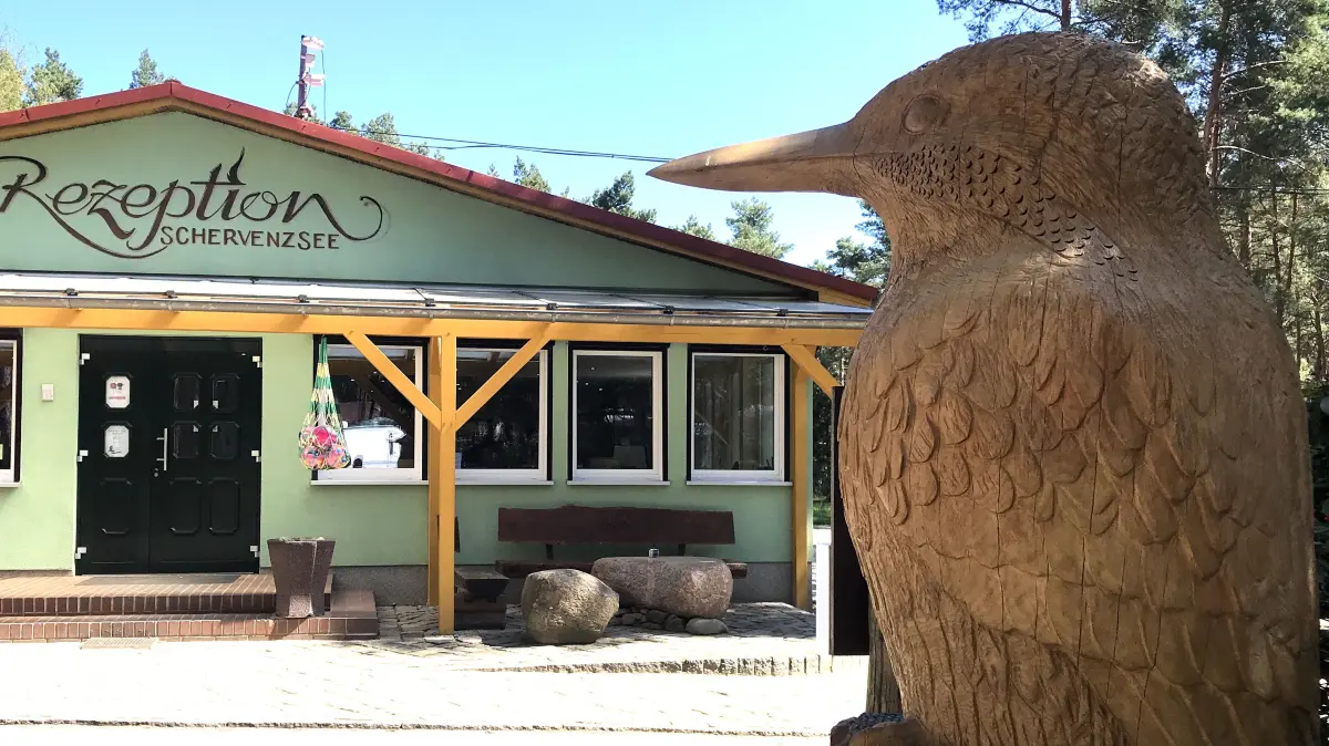 Schernsdorf. Campingplatz Schlaubetal-Camping am Schervenzsee. Saisonstart 2026. Spielplatz, Dauercamper, Wochenendhäuser, Badestrand. Foto vom 25.04.2026 Foto: Frank Groneberg