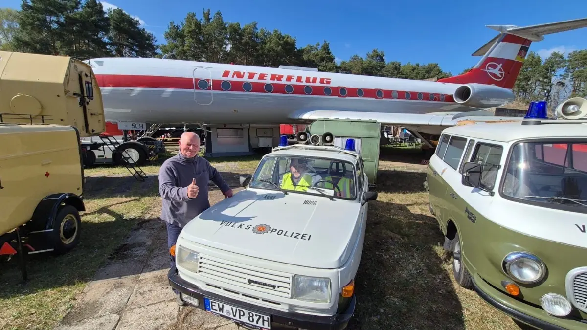 Jürgen Müller mit Funk-Wartburg