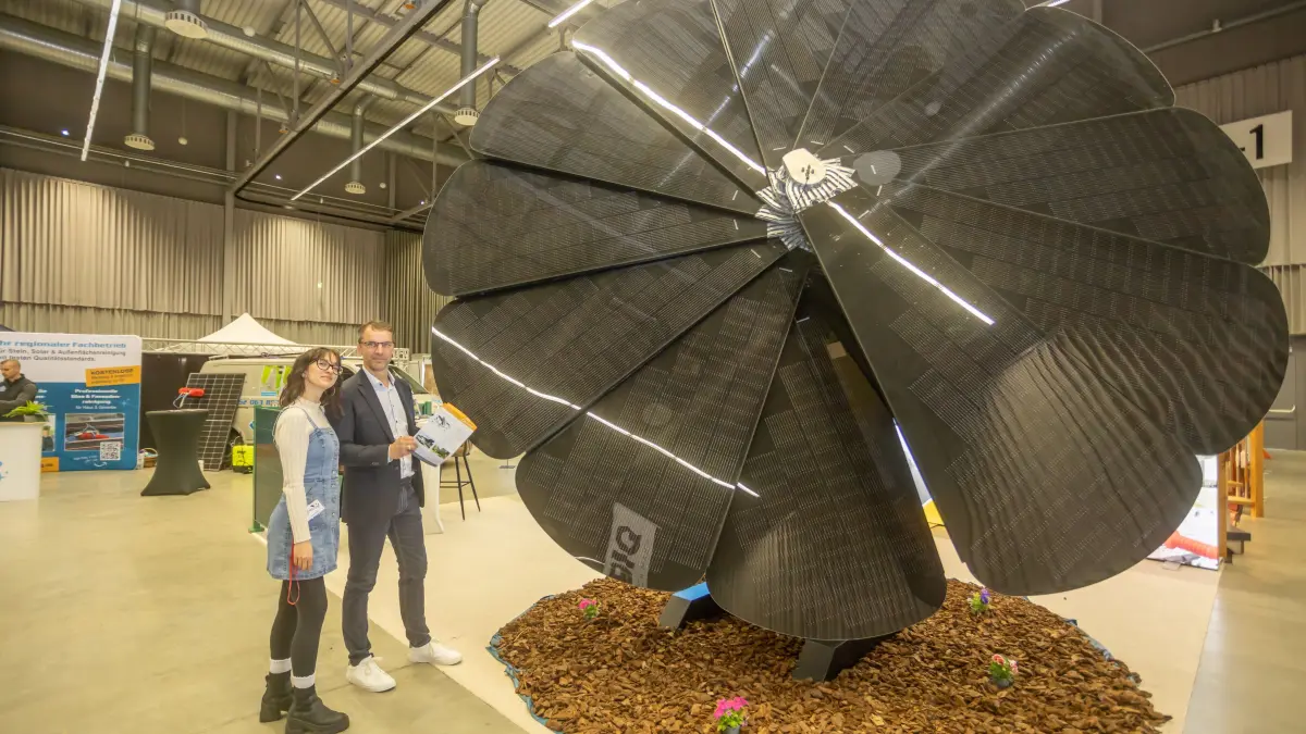 Spektakuläre Solaranlage der Firma Spreewaldeneregy. Die Nachfrage ist deutlich gestiegen sagenHeiko Lehmann und Anna-Lenna D`Alterio